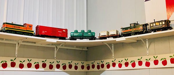 Apple Corner Shop - Sunrise Orchards Train